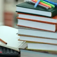 Gdzie sprzedać podręczniki szkolne, by zarobić najwięcej?