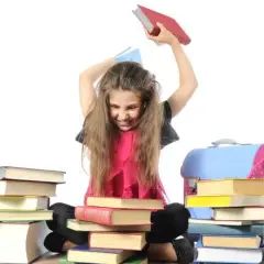 Fobia szkolna: jak pomóc dziecku? Praktyczny poradnik dla rodziców