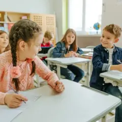 Czy szkoła ubezpiecza ucznia? Prawda o NNW i Twoich prawach