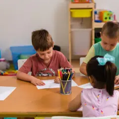 Czy nauczyciel może krzyczeć na ucznia? Poznaj prawa i reaguj!