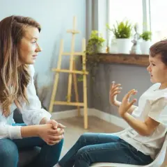 Psycholog szkolny a tajemnica: Kiedy rodzic dowie się prawdy?