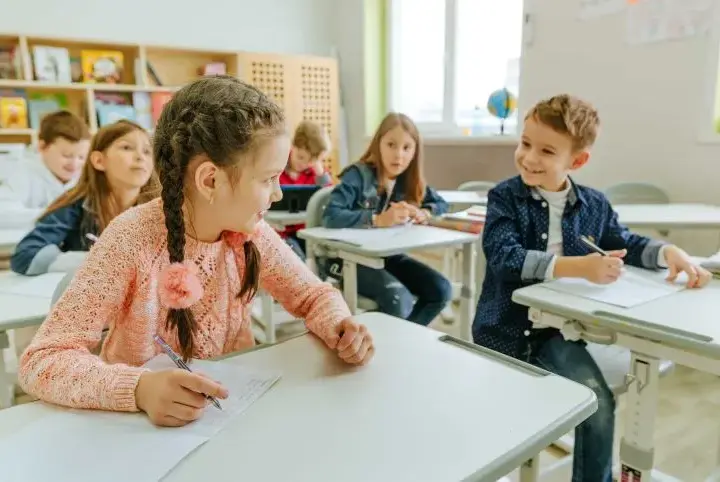 Czy szkoła ubezpiecza ucznia? Prawda o NNW i Twoich prawach