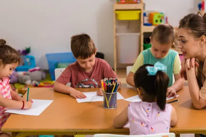 Czy nauczyciel może krzyczeć na ucznia? Poznaj prawa i reaguj!