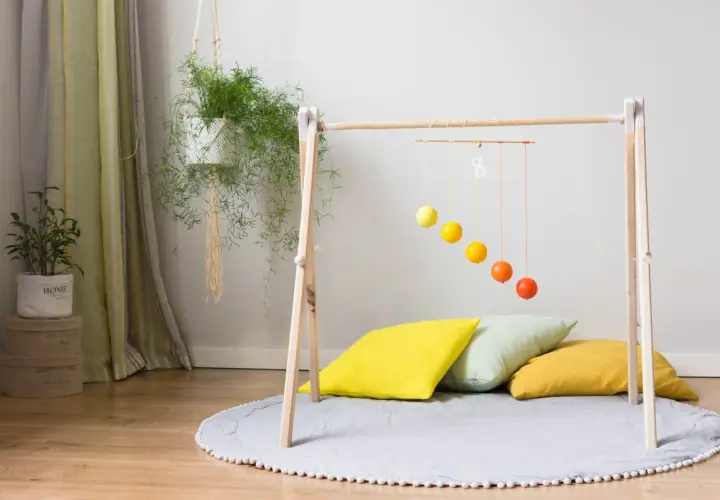 Jak zrobić stojak edukacyjny? Bezpieczny DIY baby gym dla dziecka