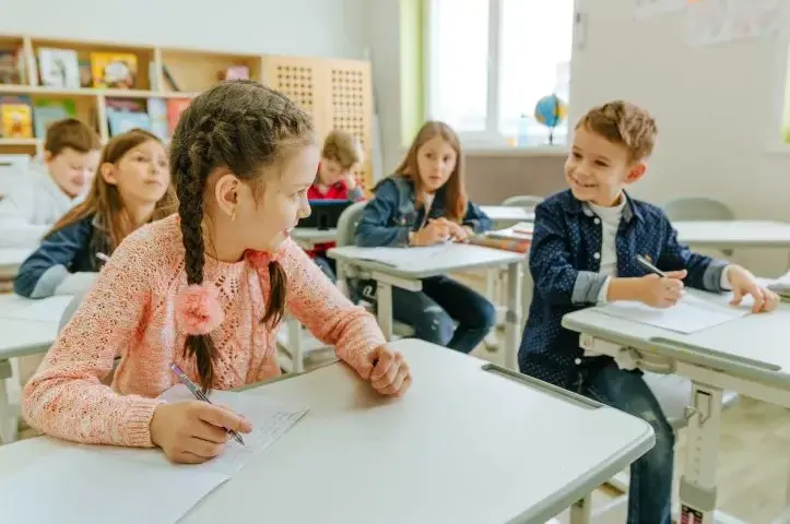 Czy szkoła ubezpiecza ucznia? Prawda o NNW i Twoich prawach