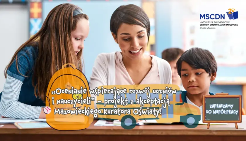 Nauczycielka i dzieci przy biurku, z elementami graficznymi: plecak, autobus, tablica.